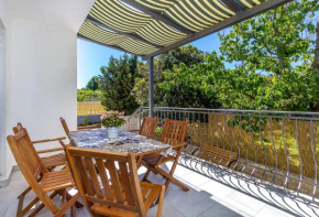 Neu renovierte Ferienwohnung mit Klima, WLAN, Terrasse und Grill